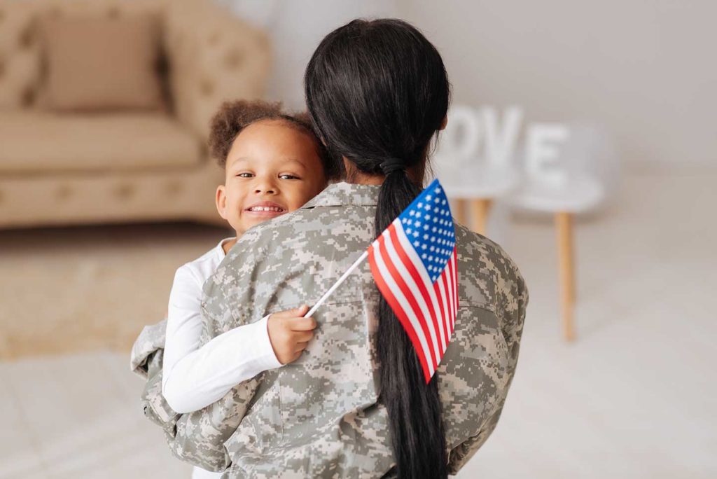 Military-Mom-with-Daughter